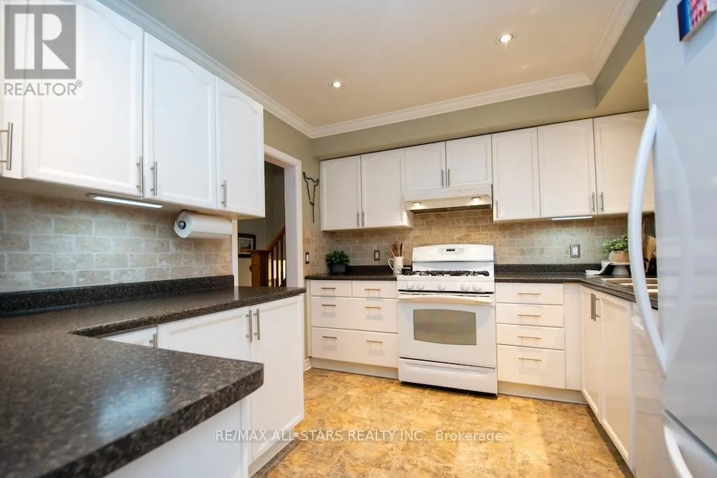 112 ADELAIDE STREET N