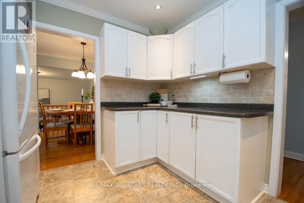 112 ADELAIDE STREET N