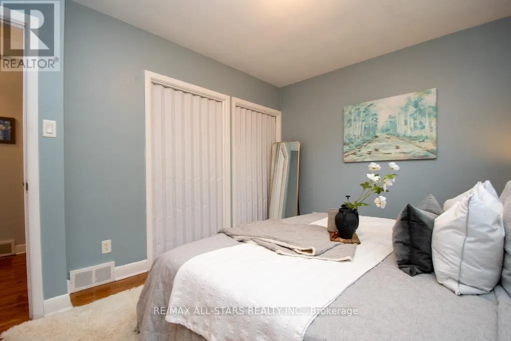 112 ADELAIDE STREET N