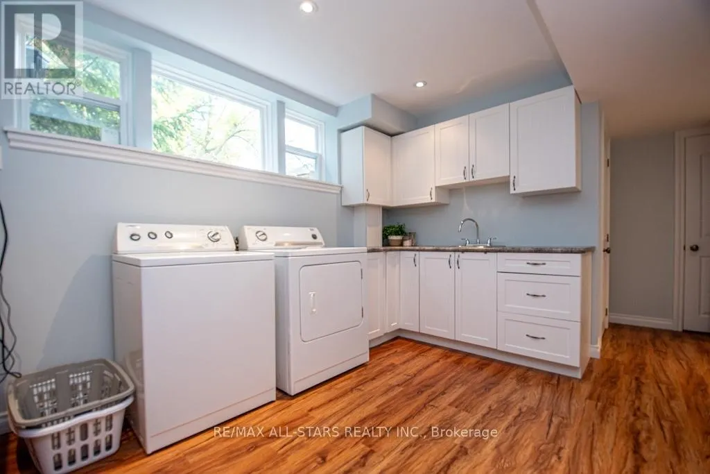 112 ADELAIDE STREET N