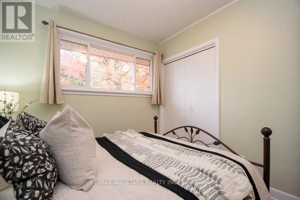 112 ADELAIDE STREET N