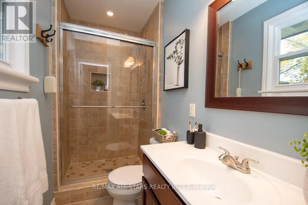 112 ADELAIDE STREET N