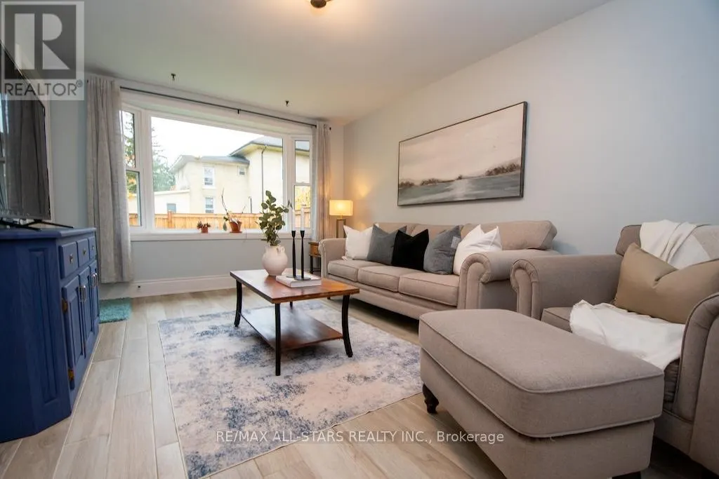 112 ADELAIDE STREET N