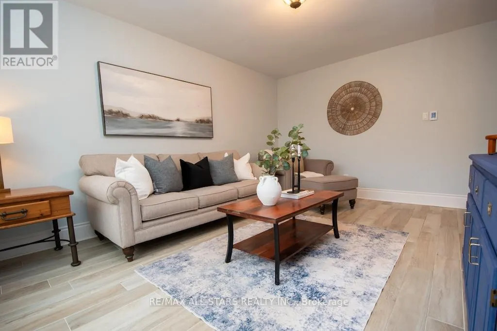 112 ADELAIDE STREET N