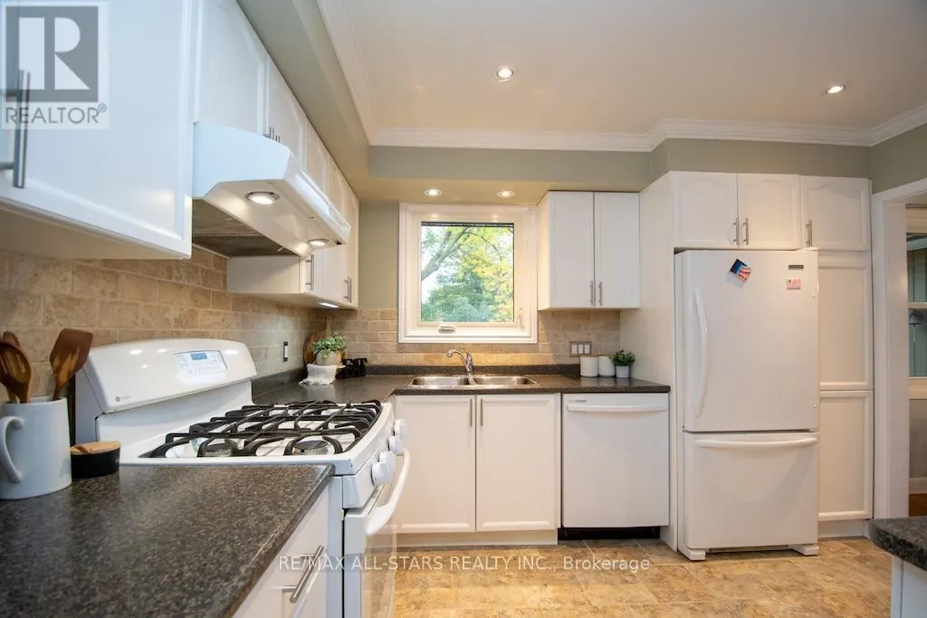 112 ADELAIDE STREET N