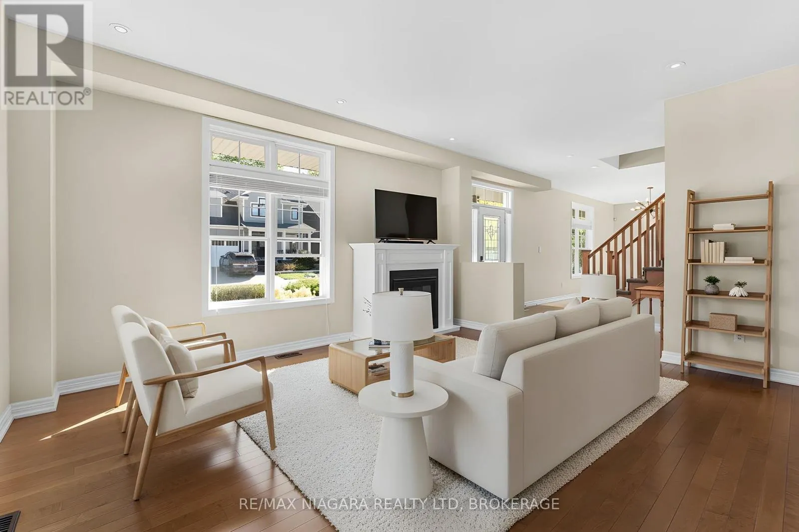750 LAKESHORE ROAD