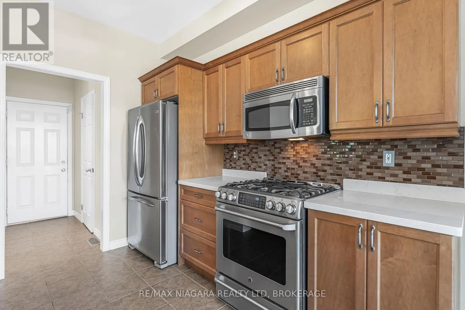 750 LAKESHORE ROAD