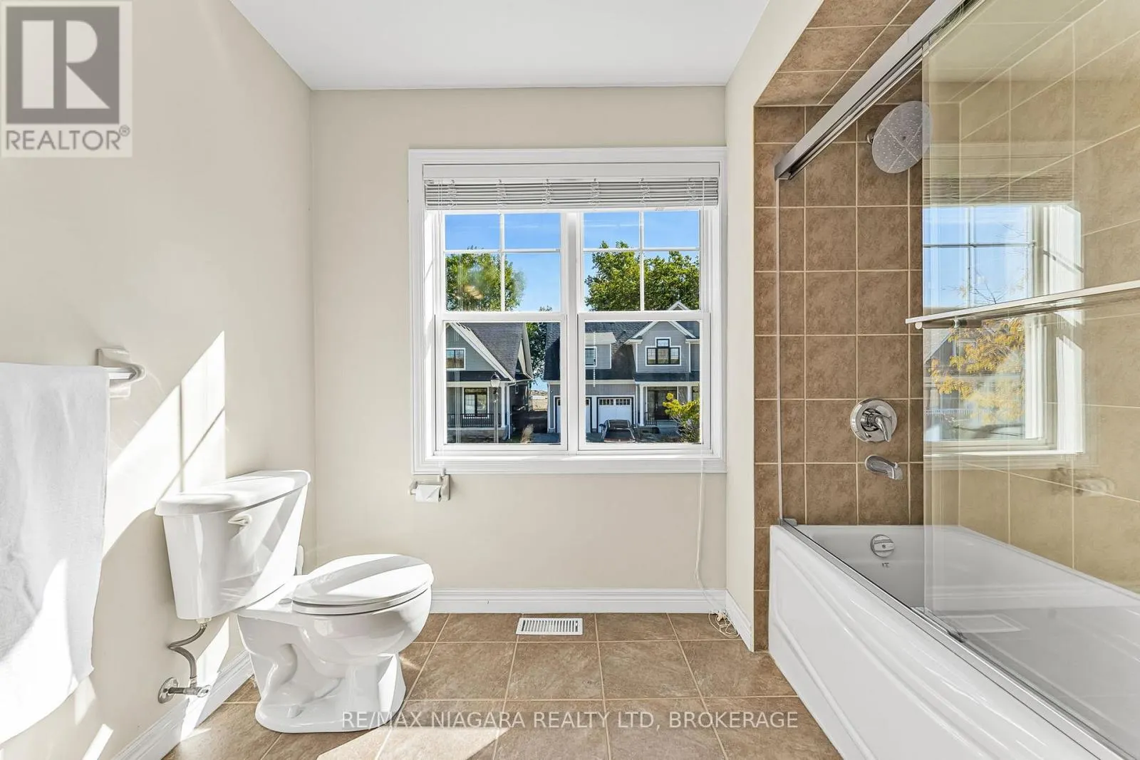 750 LAKESHORE ROAD