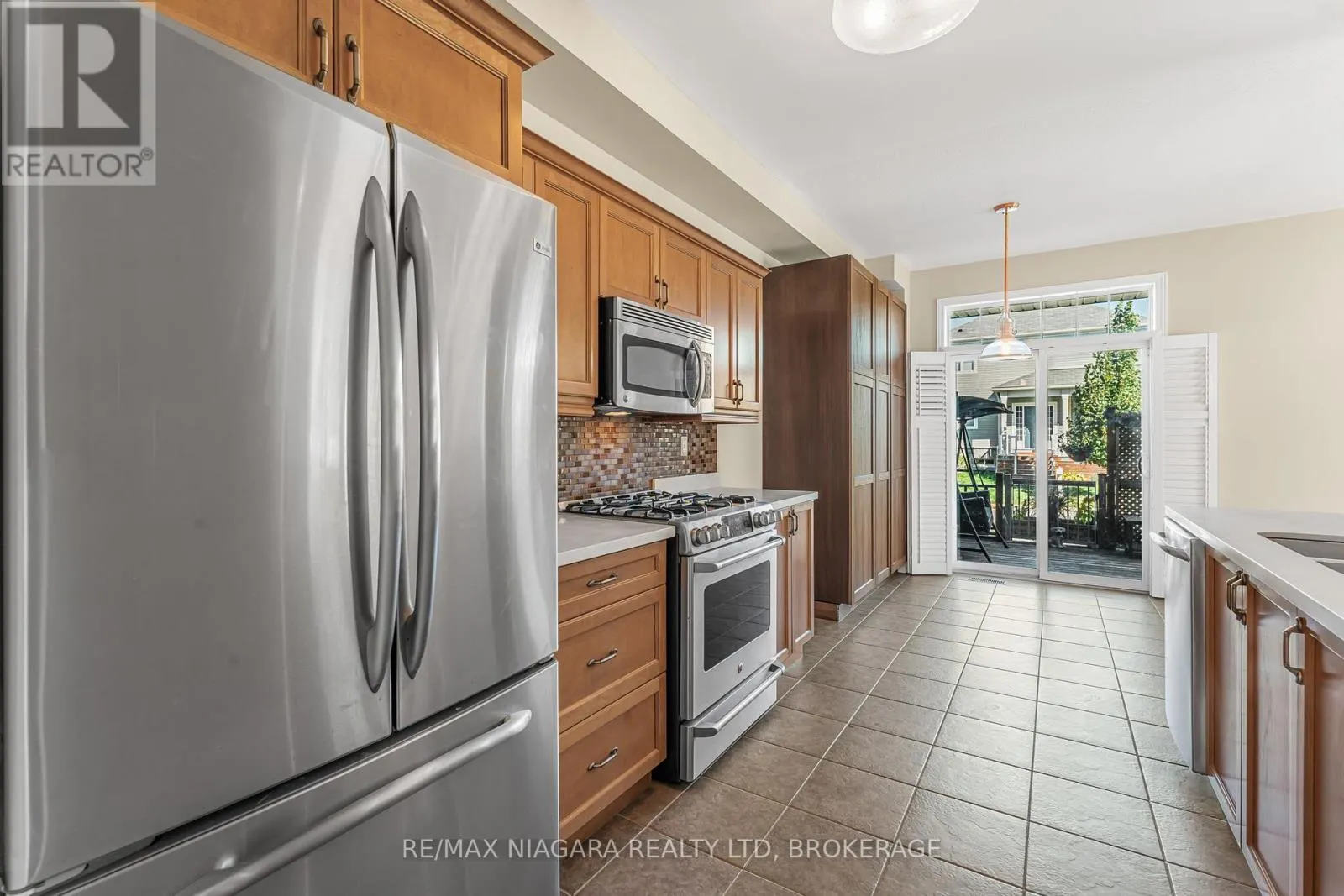 750 LAKESHORE ROAD