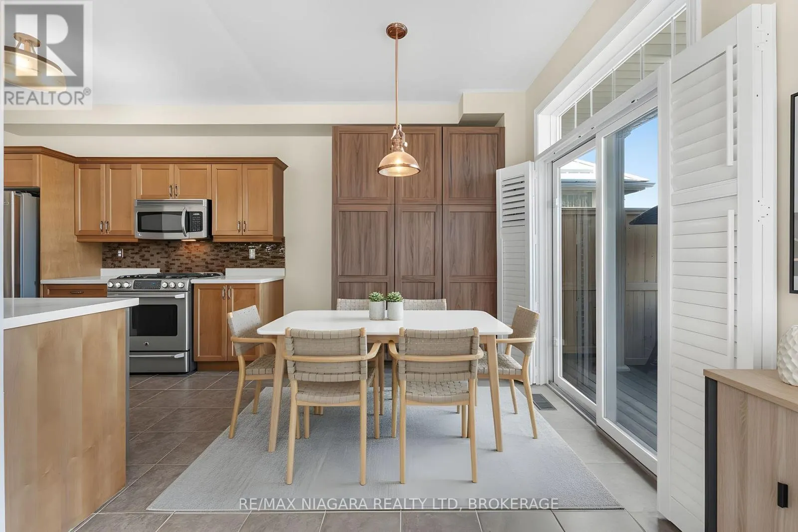 750 LAKESHORE ROAD