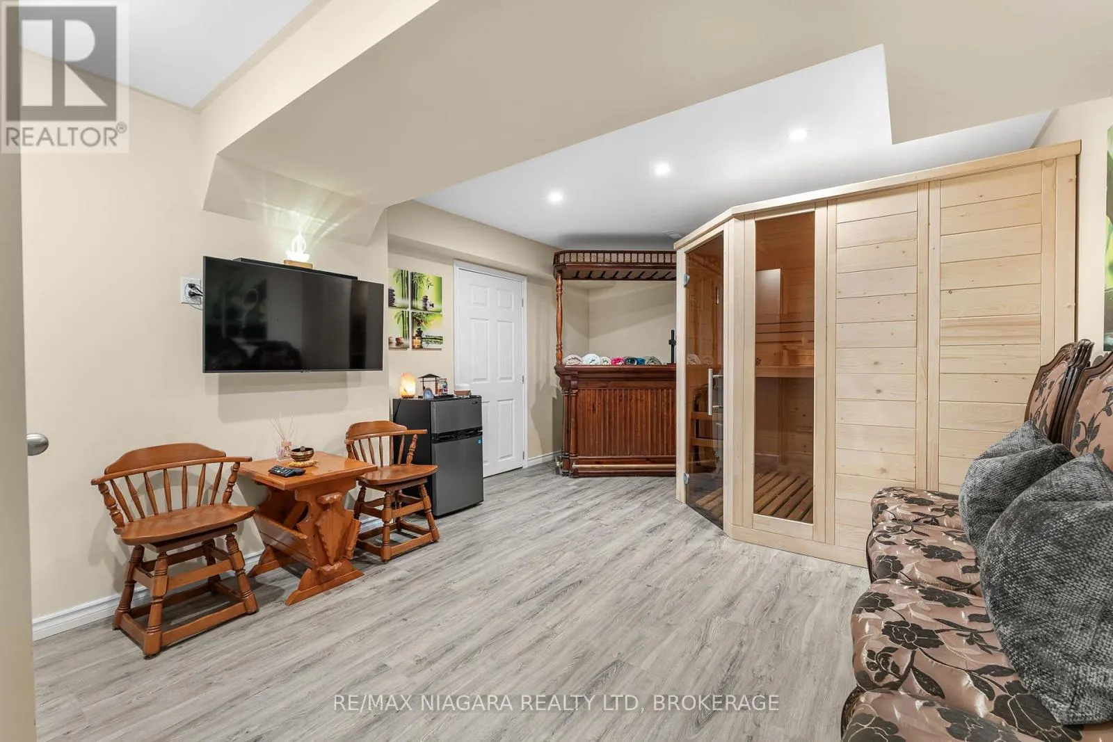 750 LAKESHORE ROAD