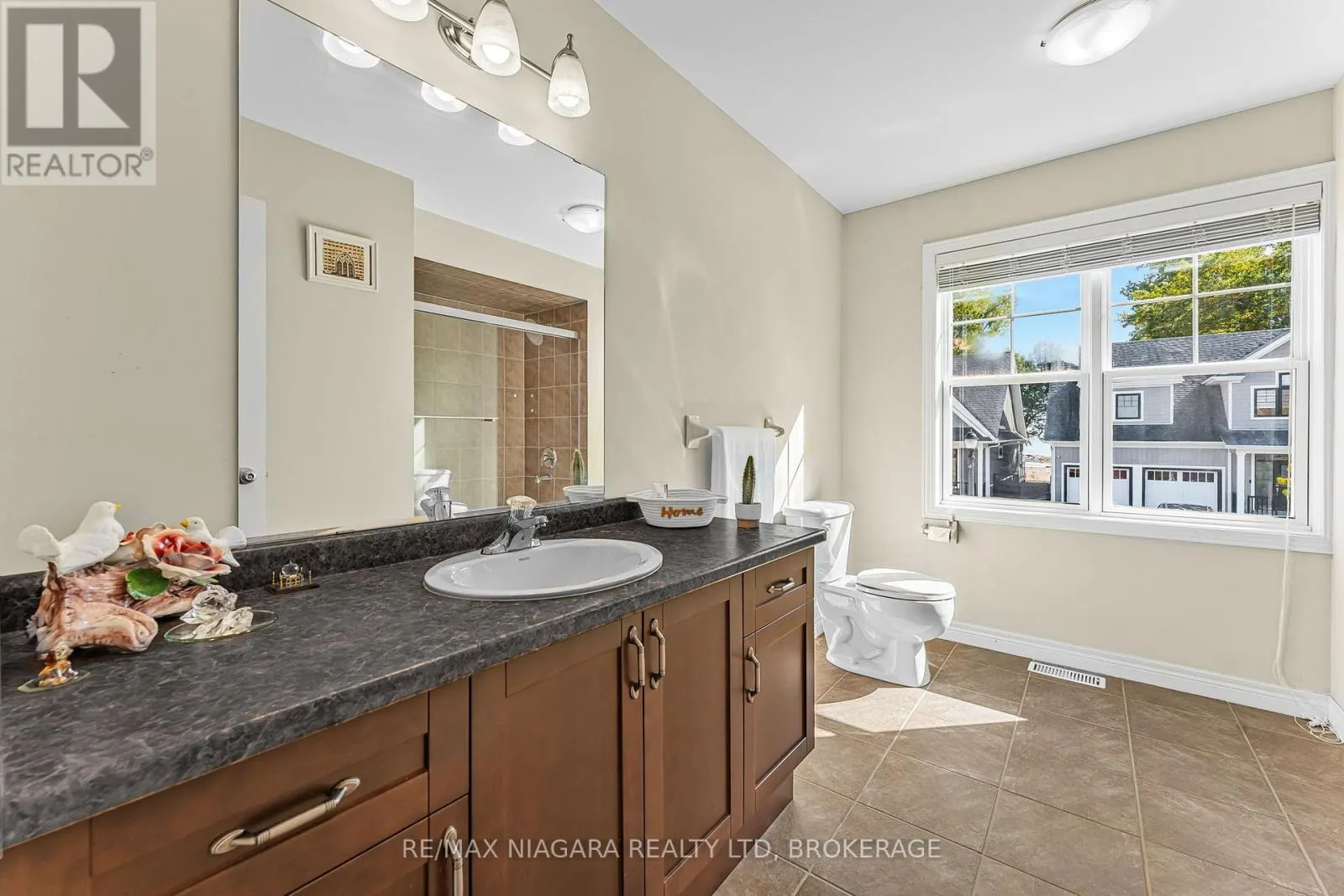 750 LAKESHORE ROAD