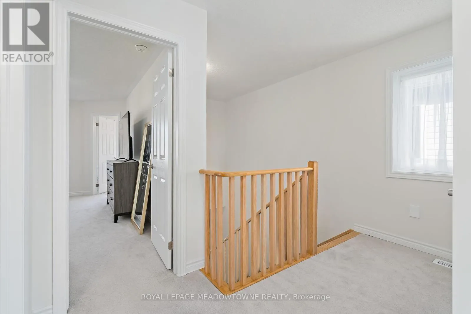 196 ELLIOT AVENUE W