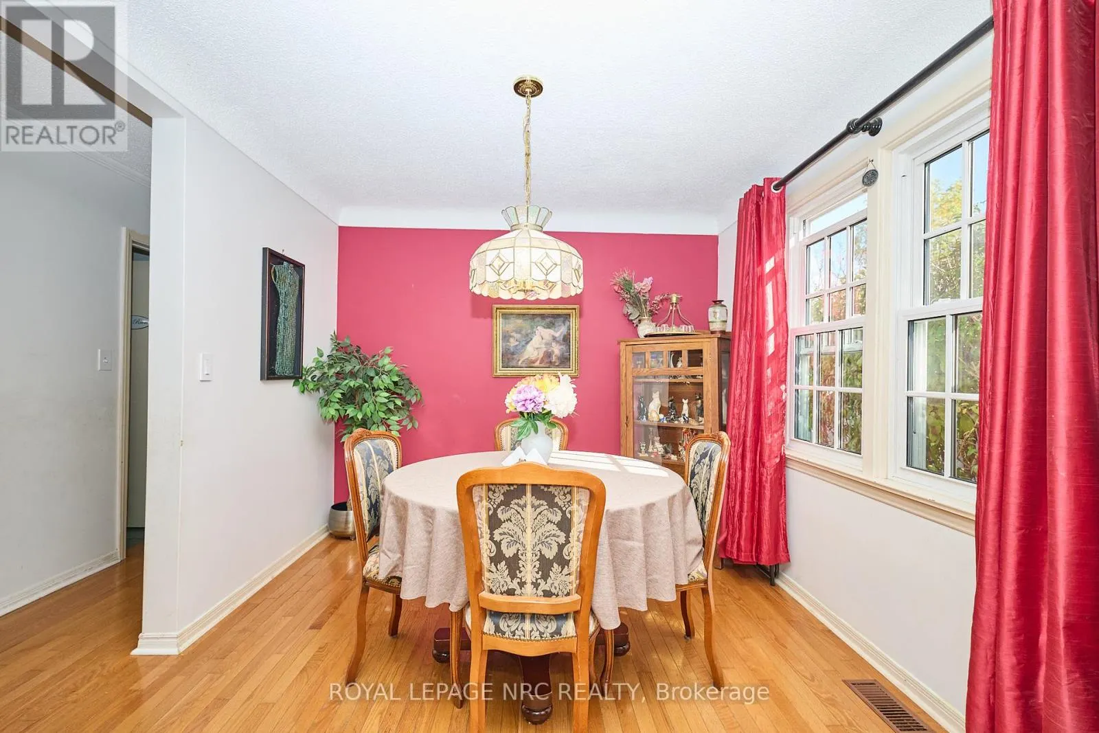 7 HALLCREST AVENUE