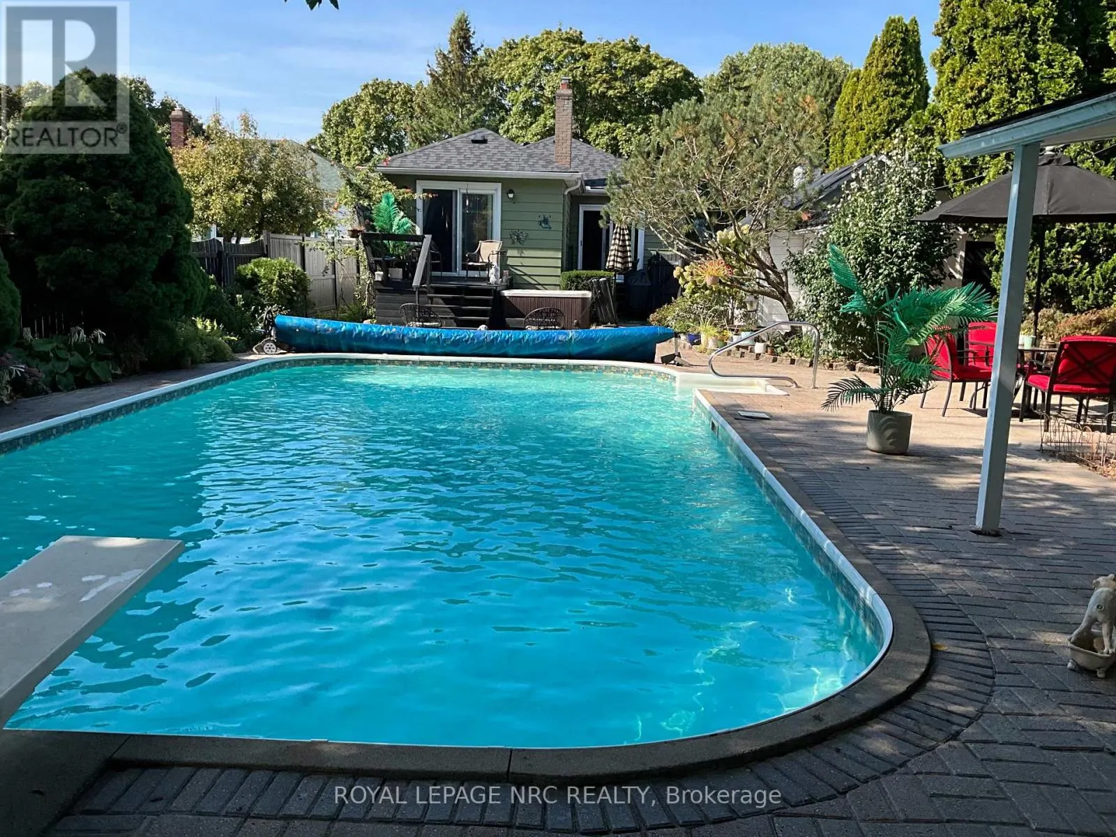 7 HALLCREST AVENUE