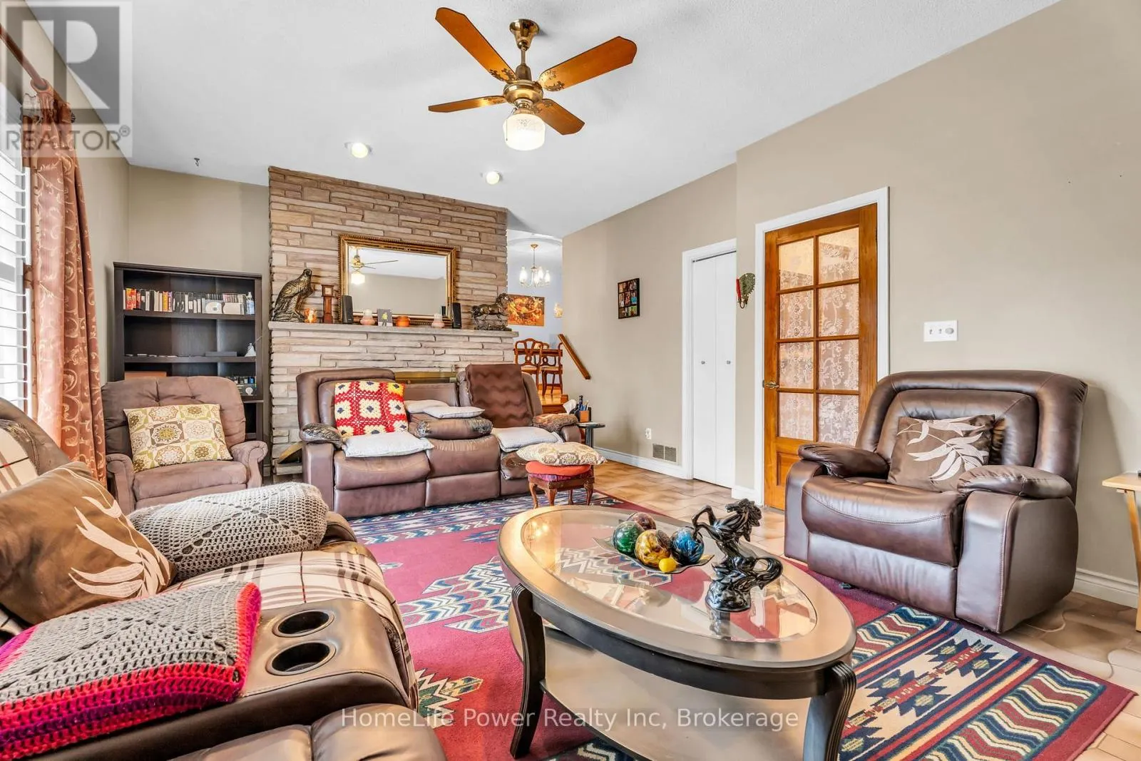6 LECKIE AVENUE