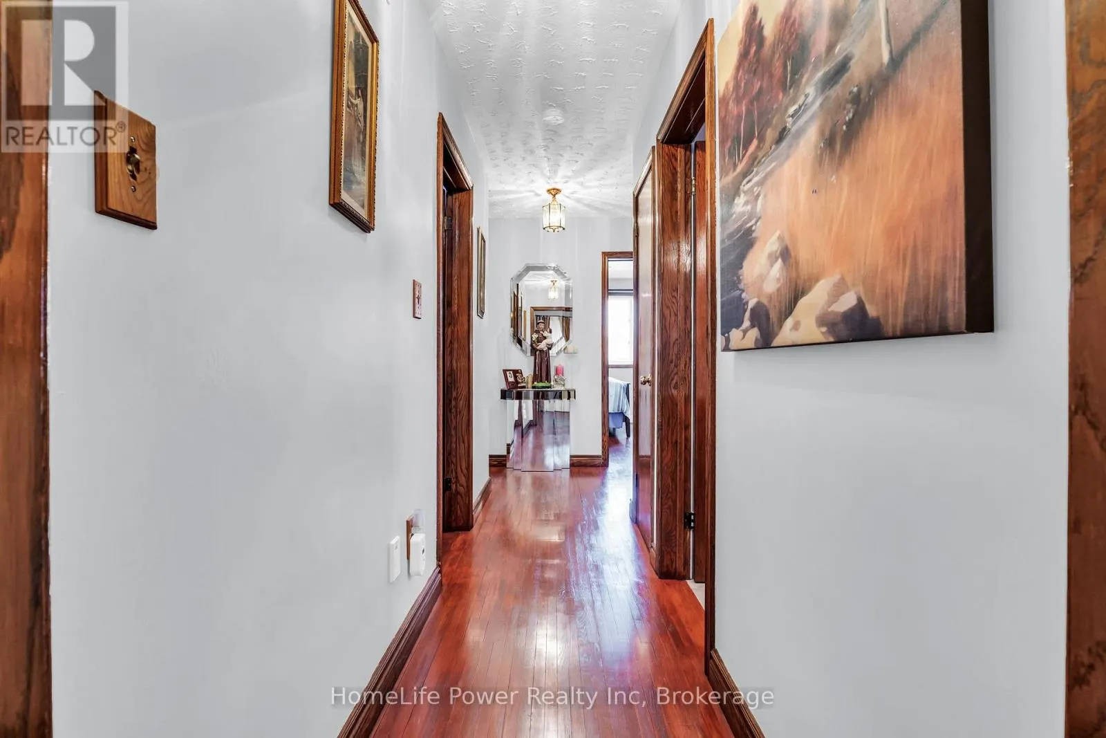 6 LECKIE AVENUE