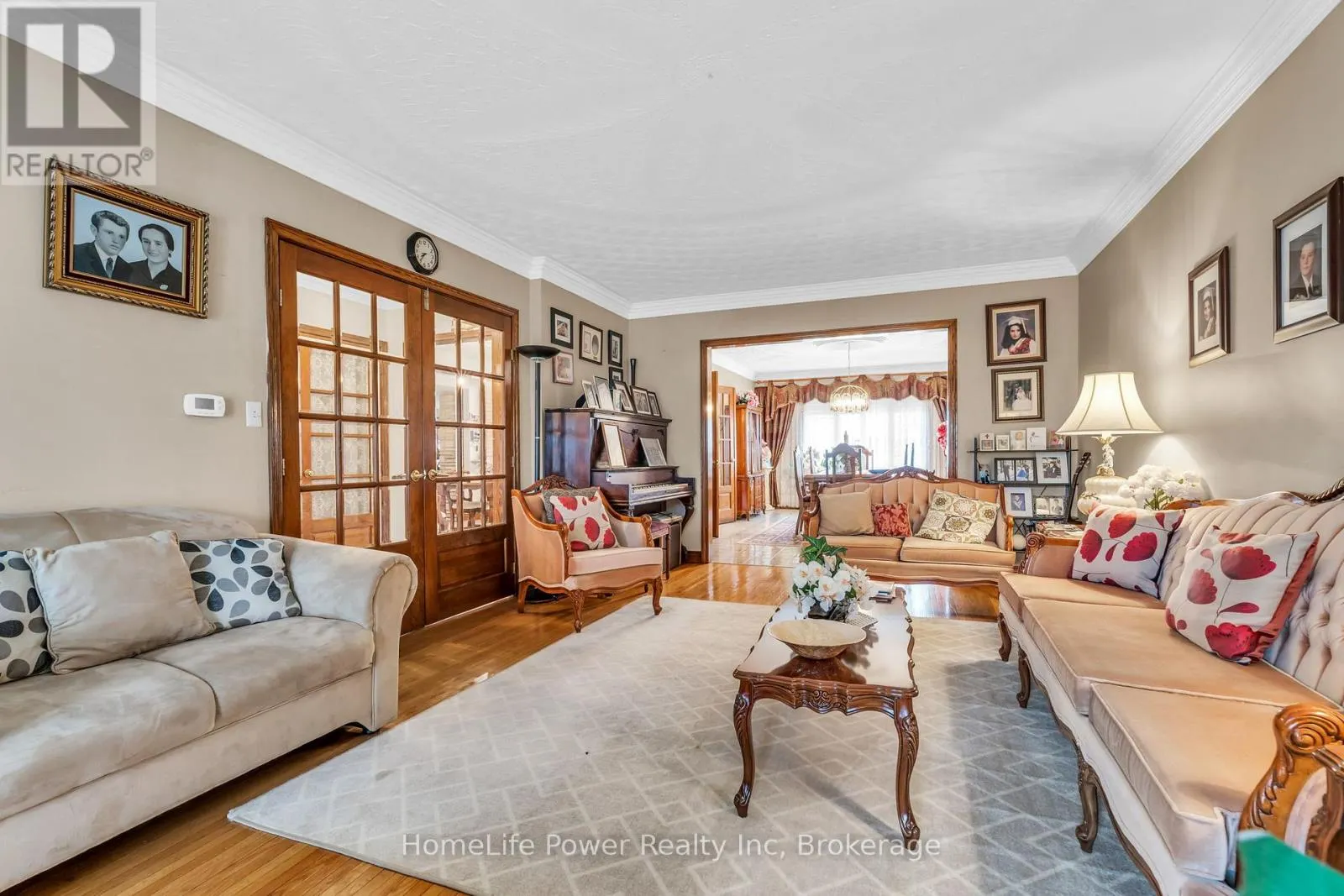 6 LECKIE AVENUE