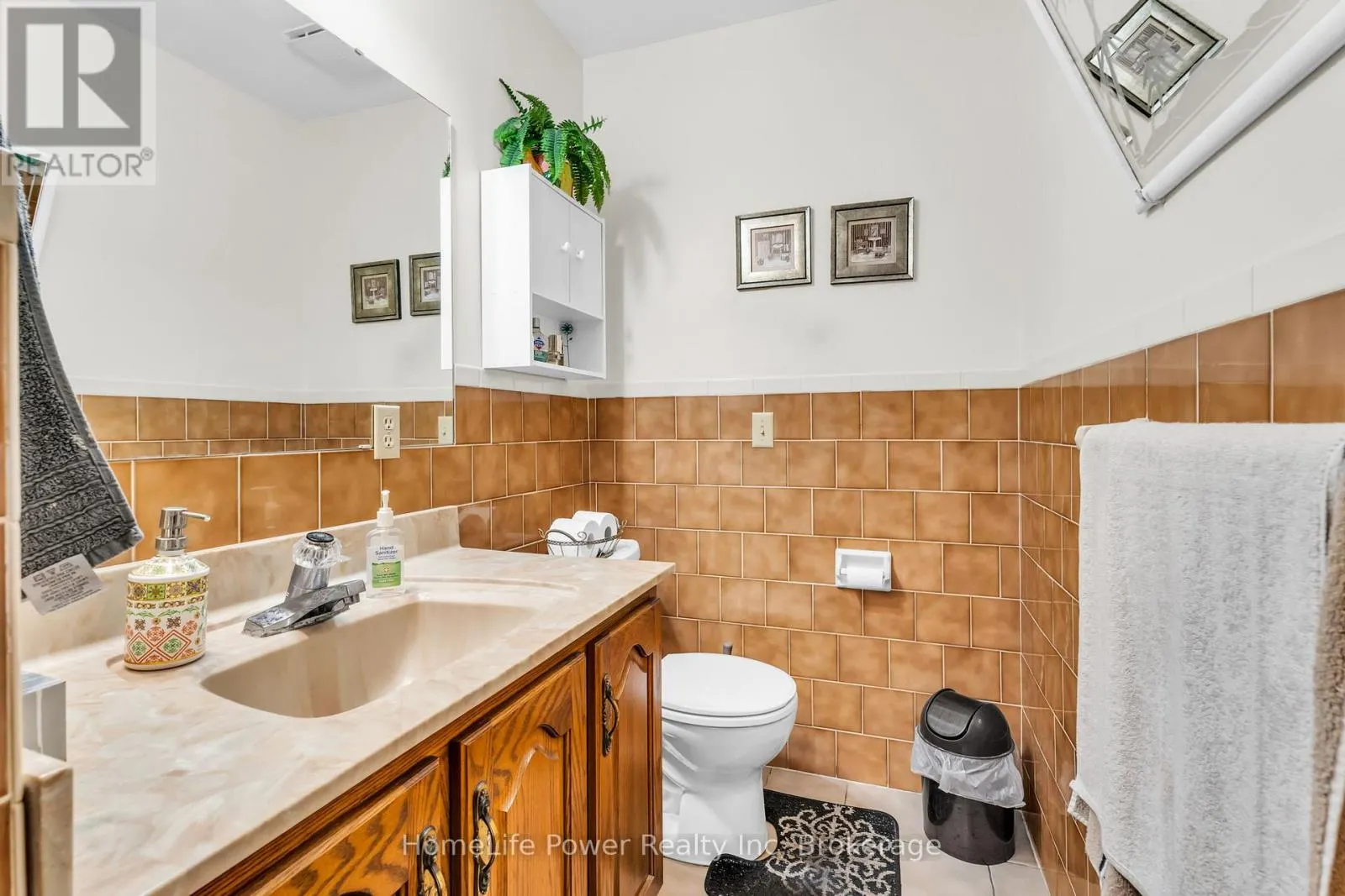 6 LECKIE AVENUE