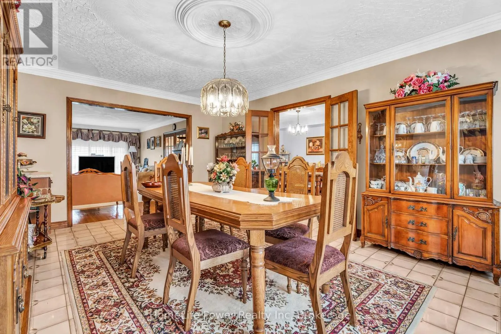 6 LECKIE AVENUE