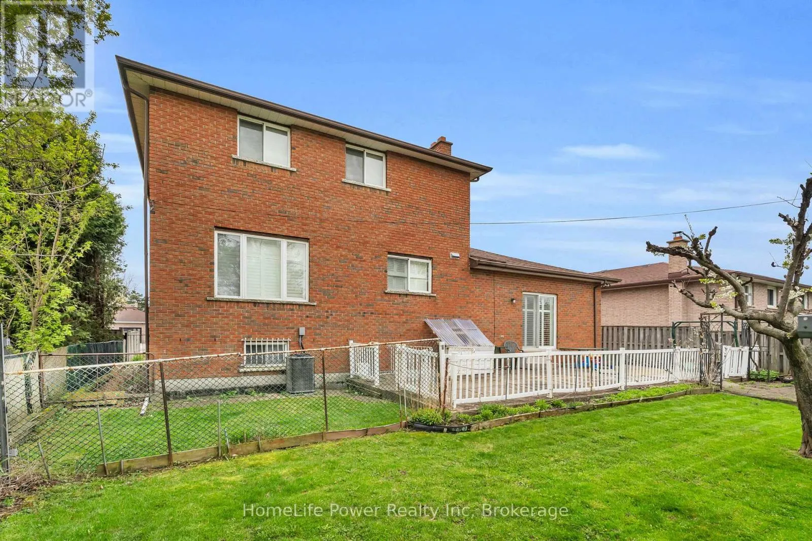 6 LECKIE AVENUE