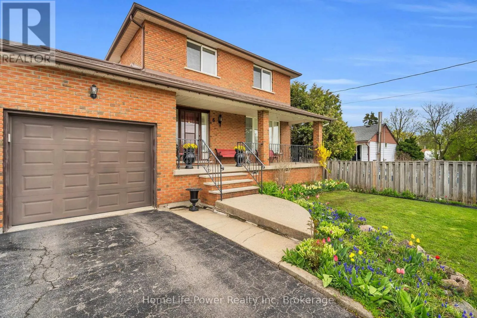 6 LECKIE AVENUE