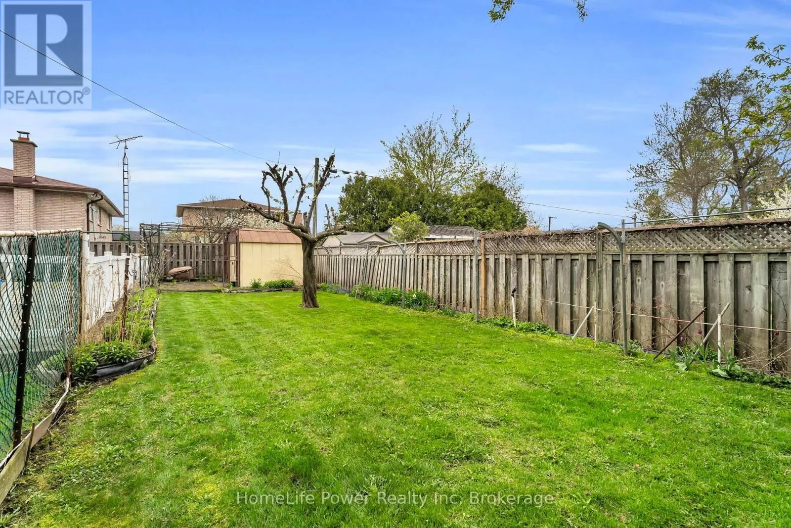 6 LECKIE AVENUE