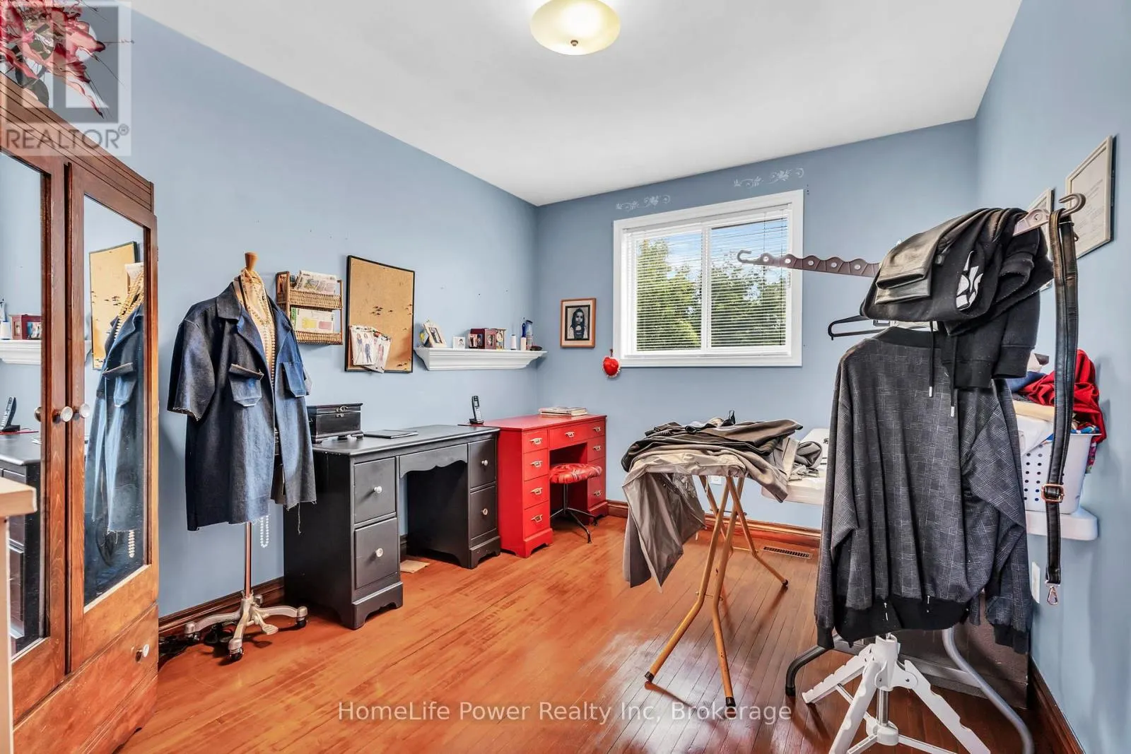 6 LECKIE AVENUE