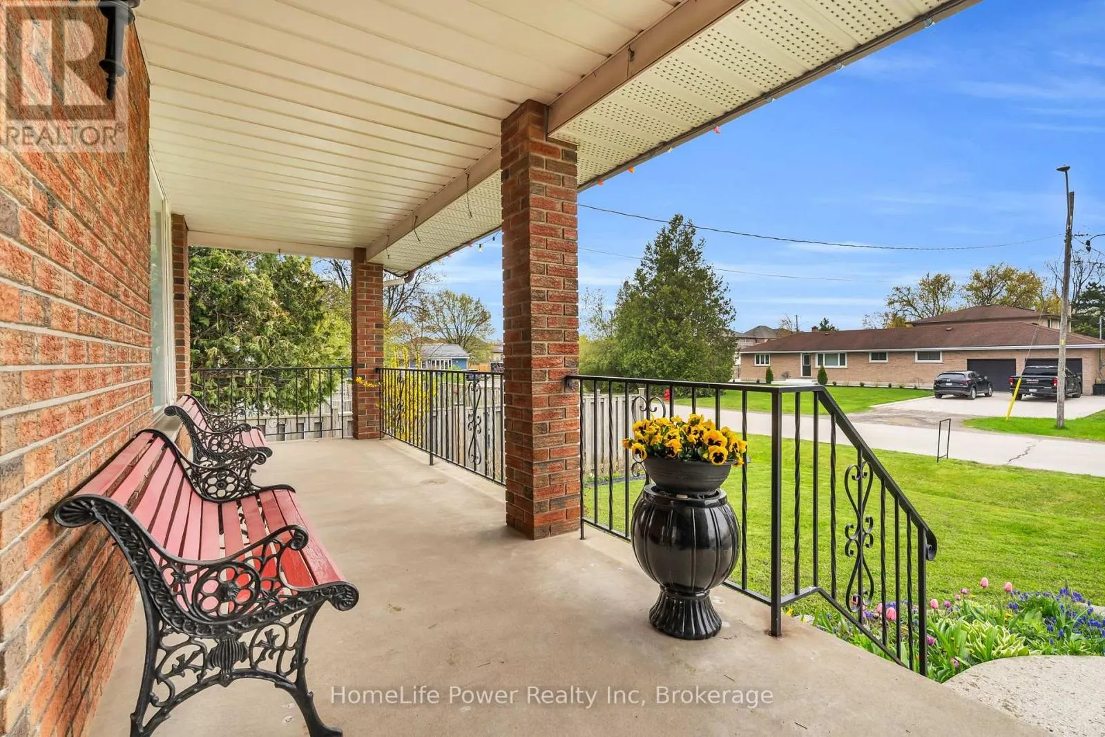 6 LECKIE AVENUE