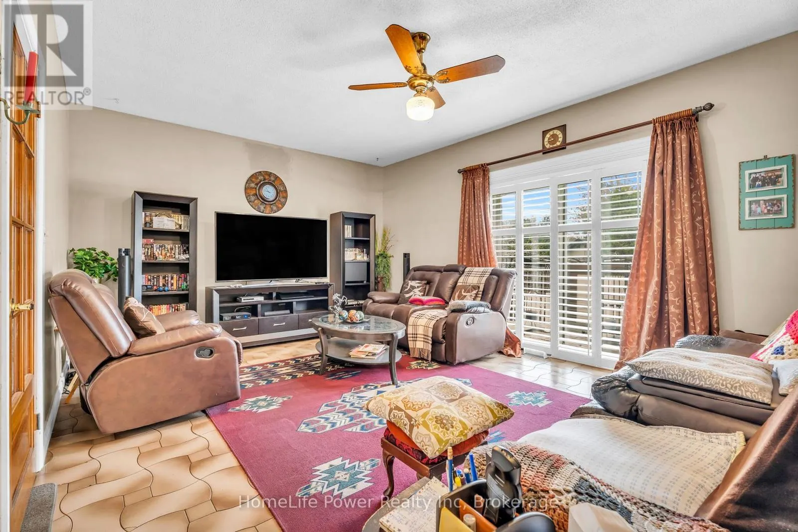 6 LECKIE AVENUE