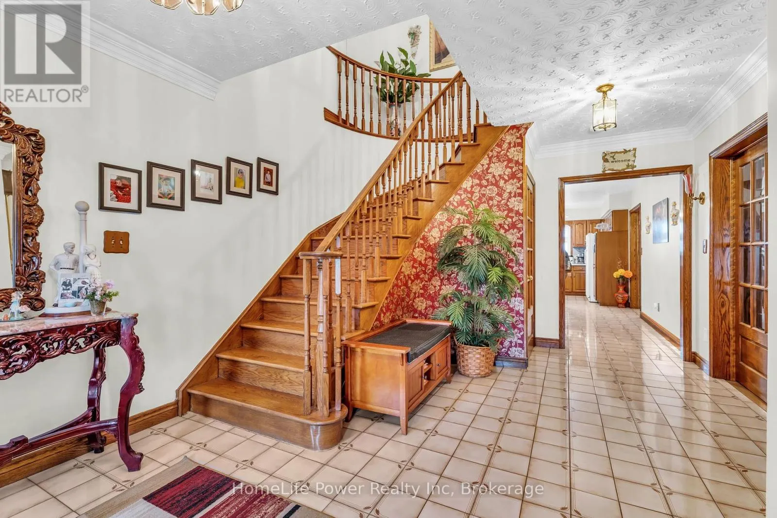 6 LECKIE AVENUE
