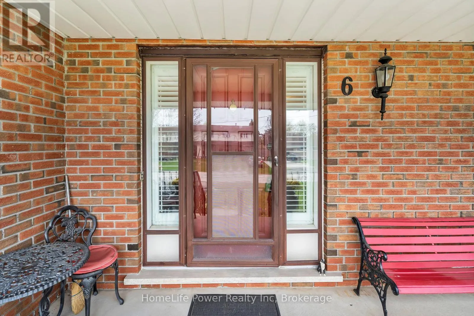 6 LECKIE AVENUE