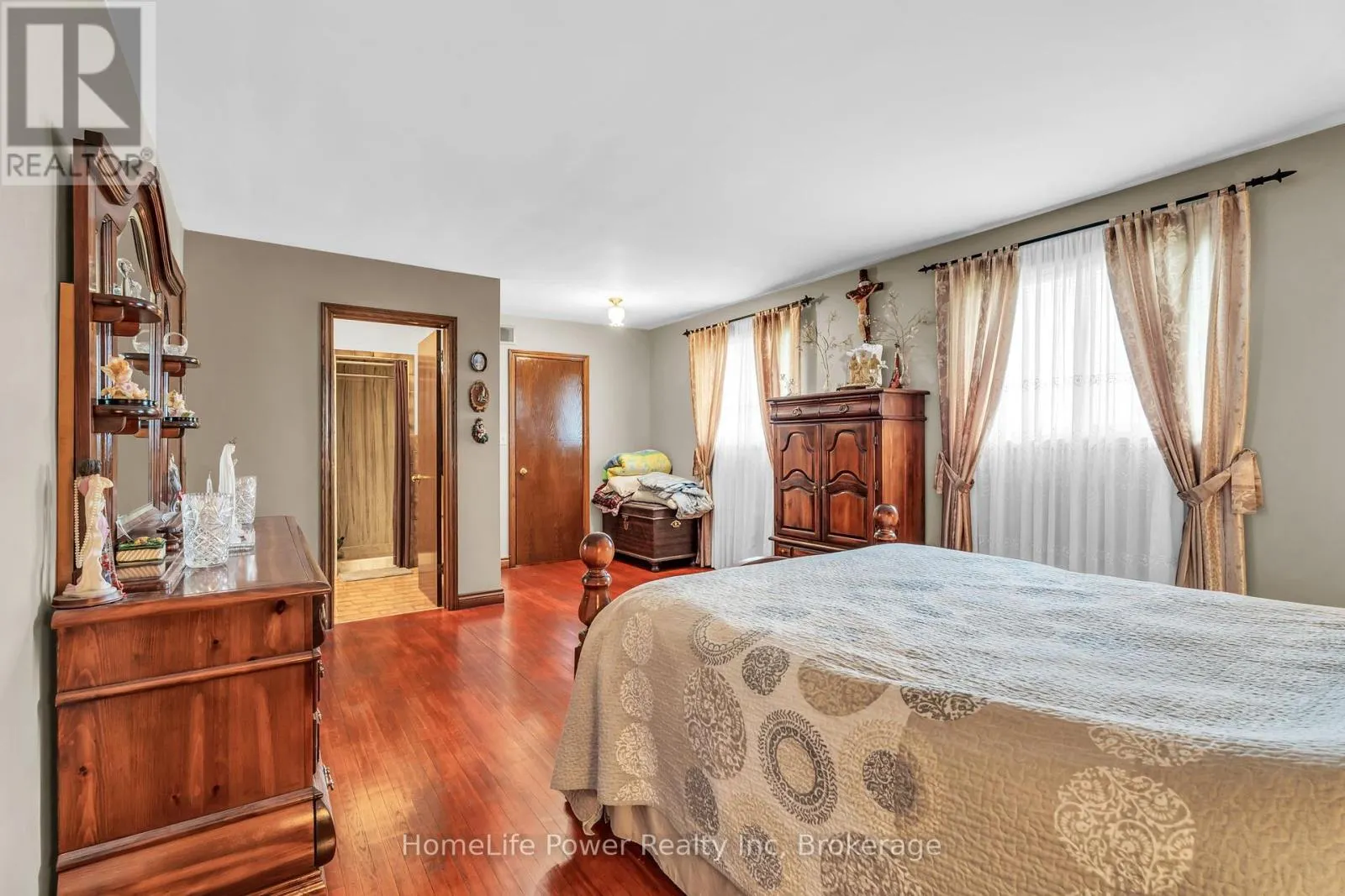 6 LECKIE AVENUE