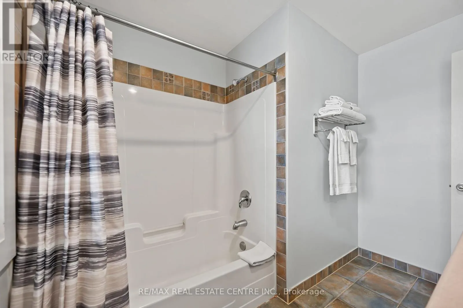 228 - 125 FAIRWAY COURT