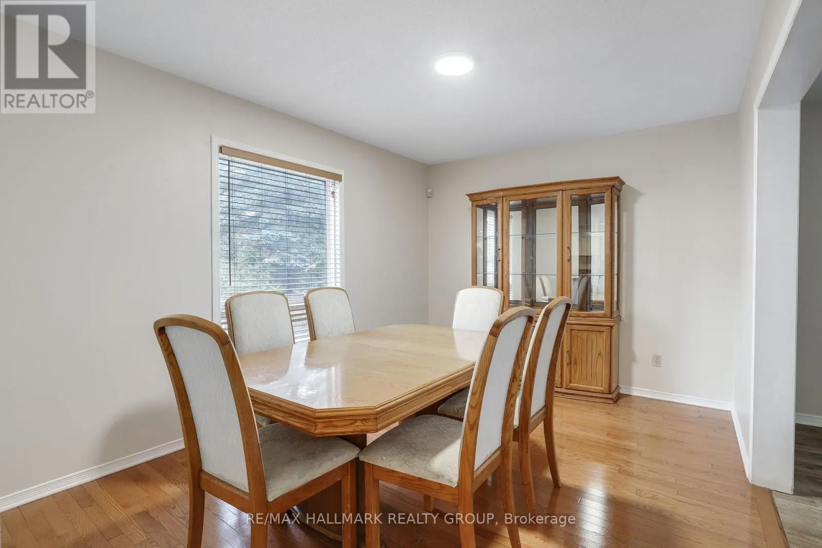 6 ROBINA AVENUE