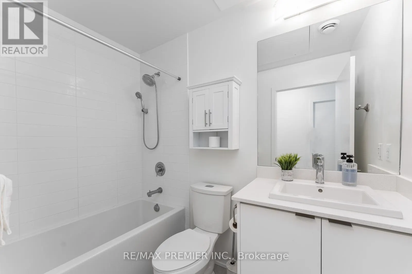 310 - 55 DUKE STREET W