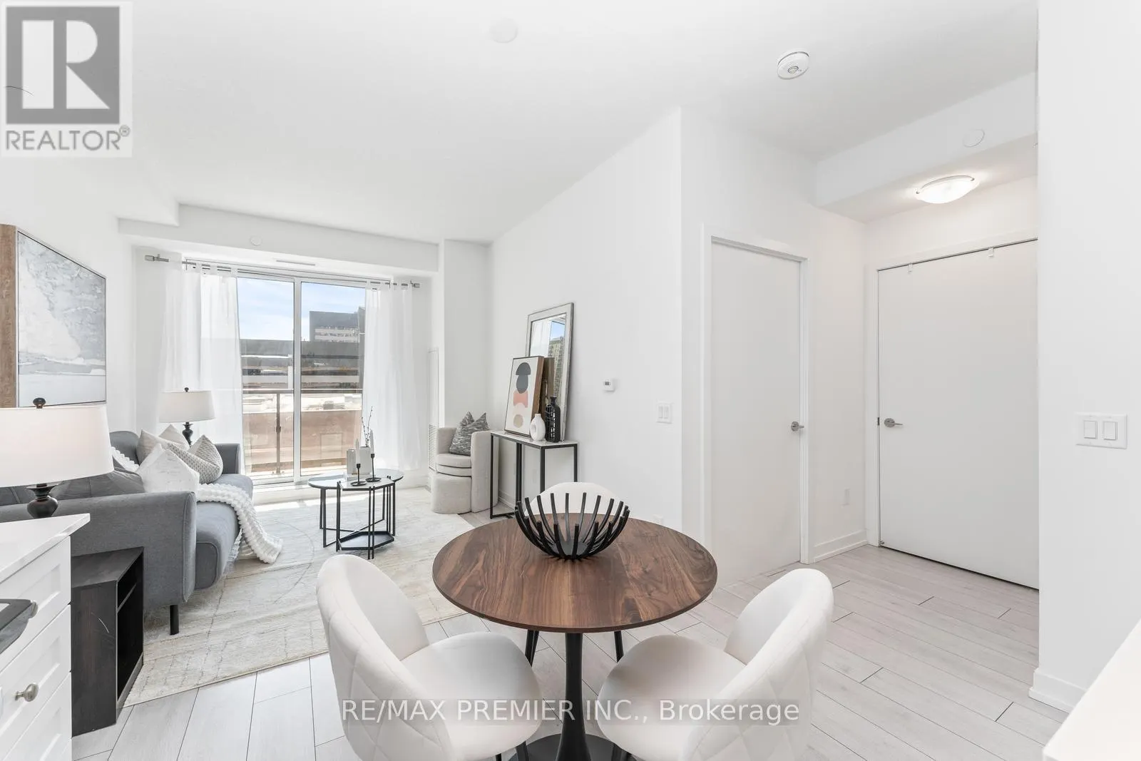 310 - 55 DUKE STREET W