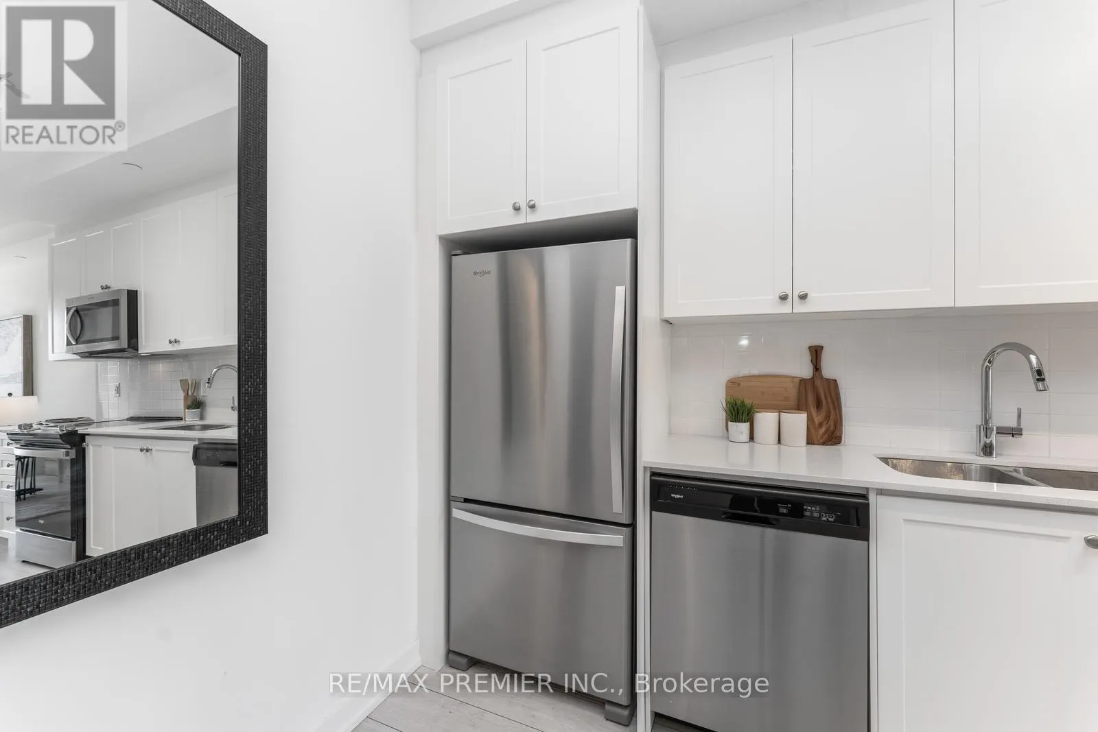 310 - 55 DUKE STREET W