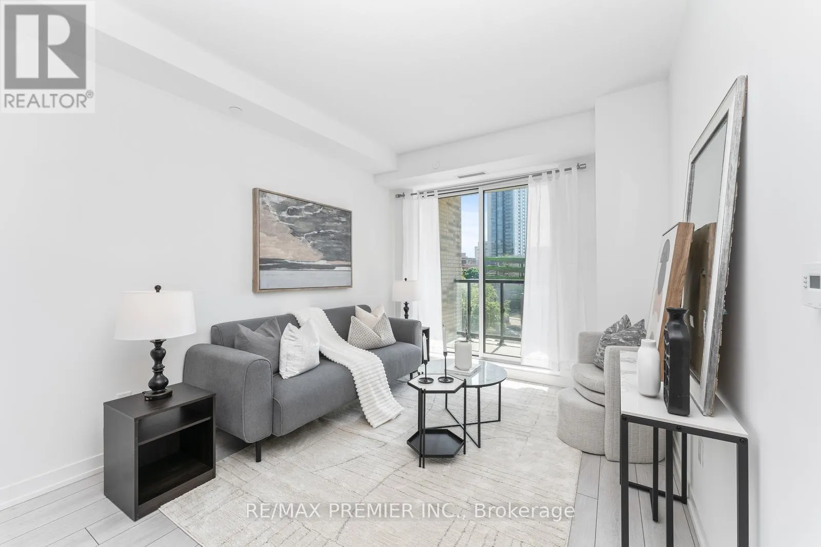 310 - 55 DUKE STREET W