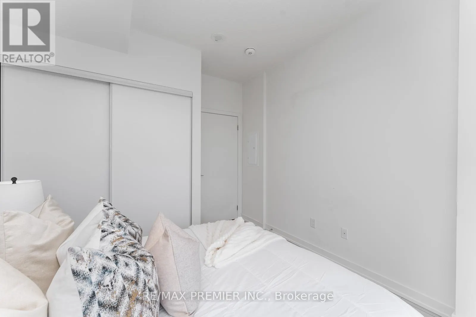 310 - 55 DUKE STREET W