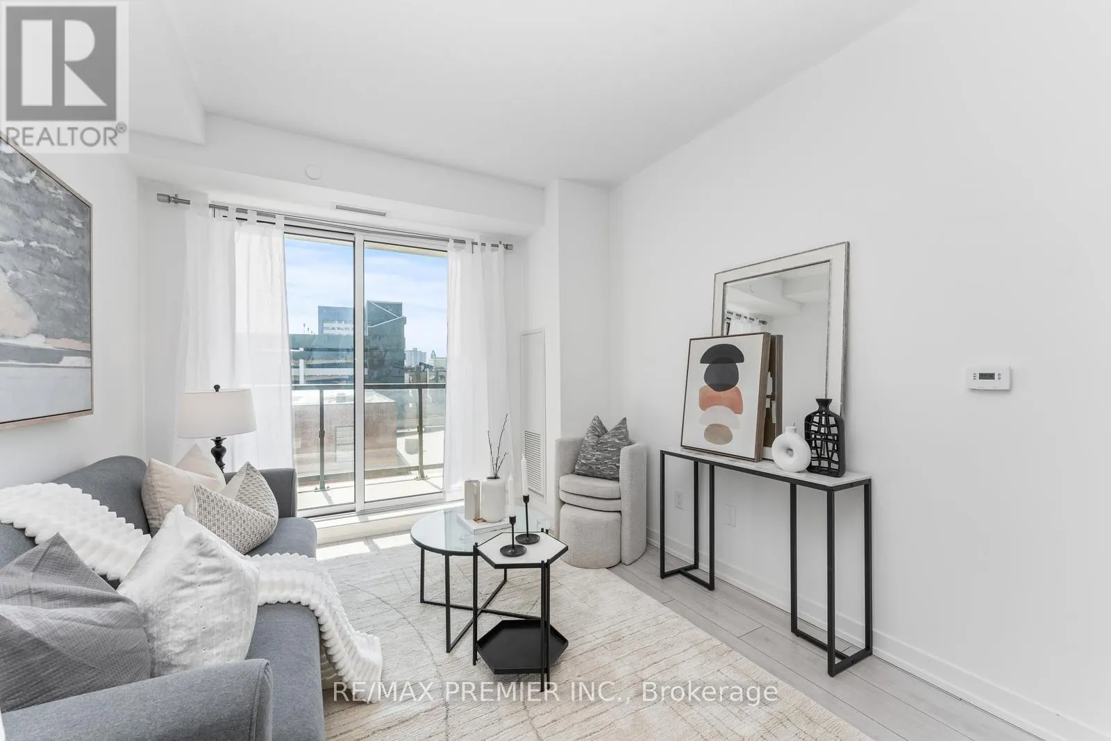 310 - 55 DUKE STREET W
