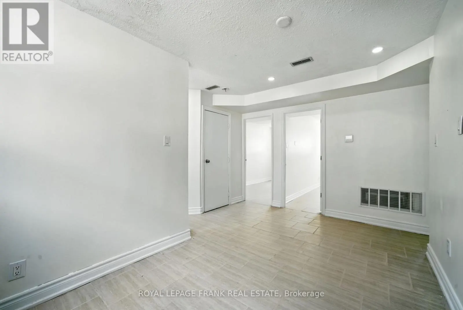 2 - 88 MARY STREET W, #2