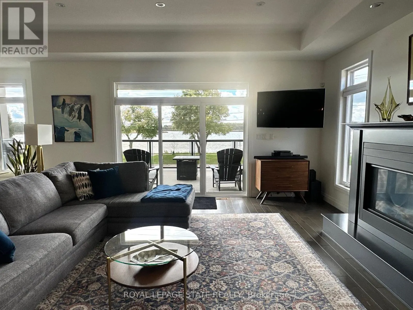 215 MAIN STREET W