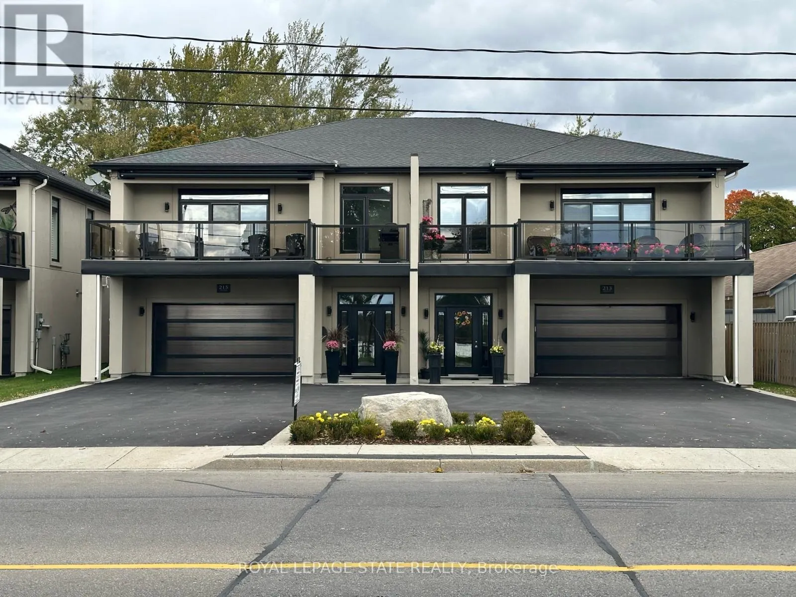 215 MAIN STREET W