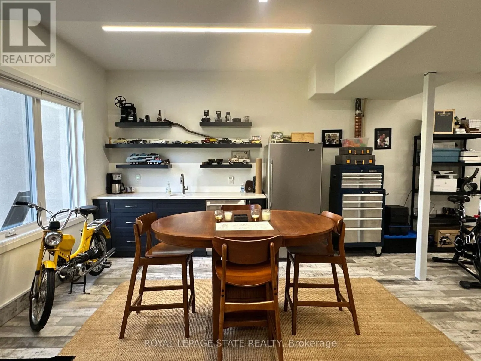 215 MAIN STREET W