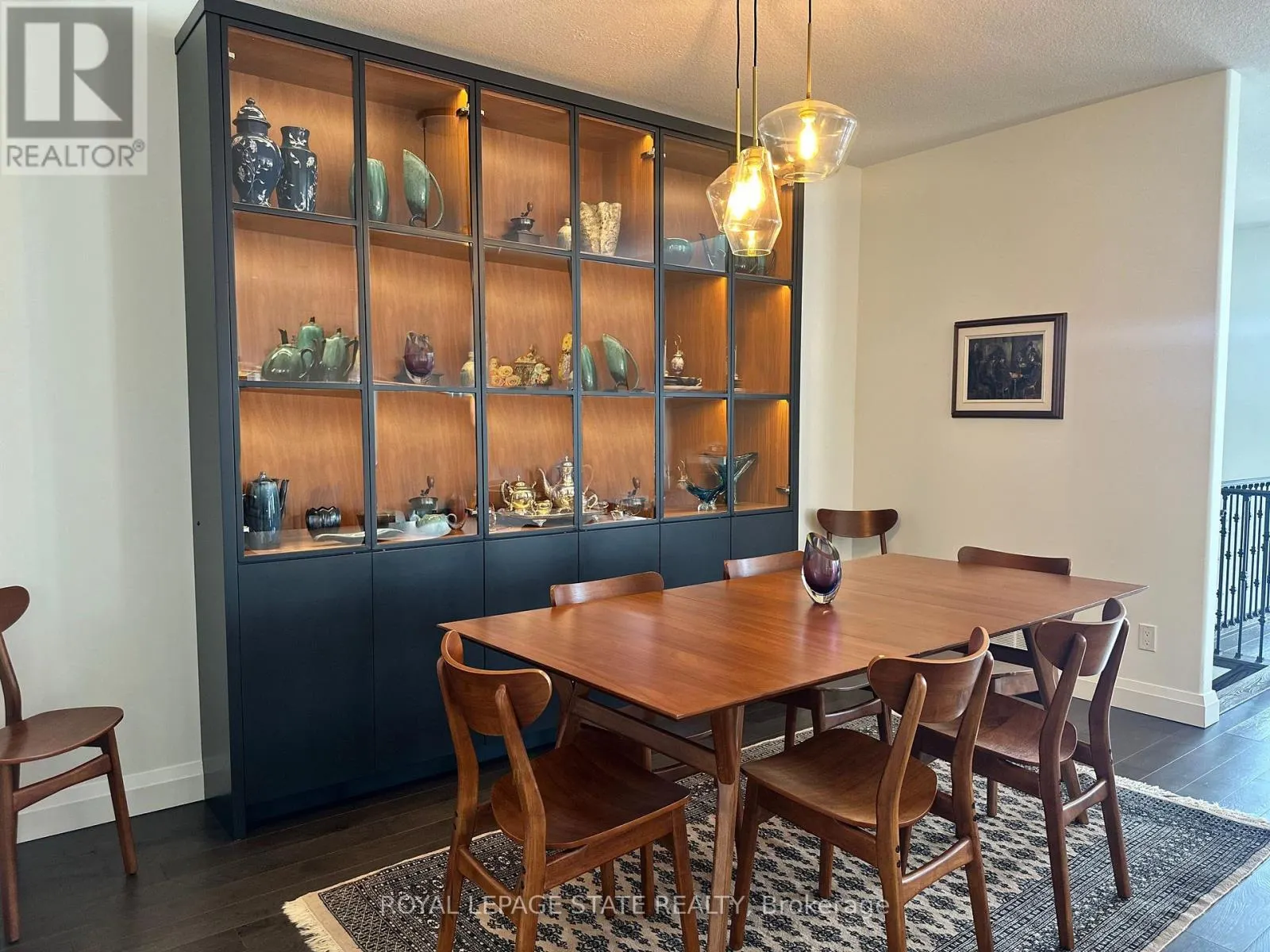215 MAIN STREET W