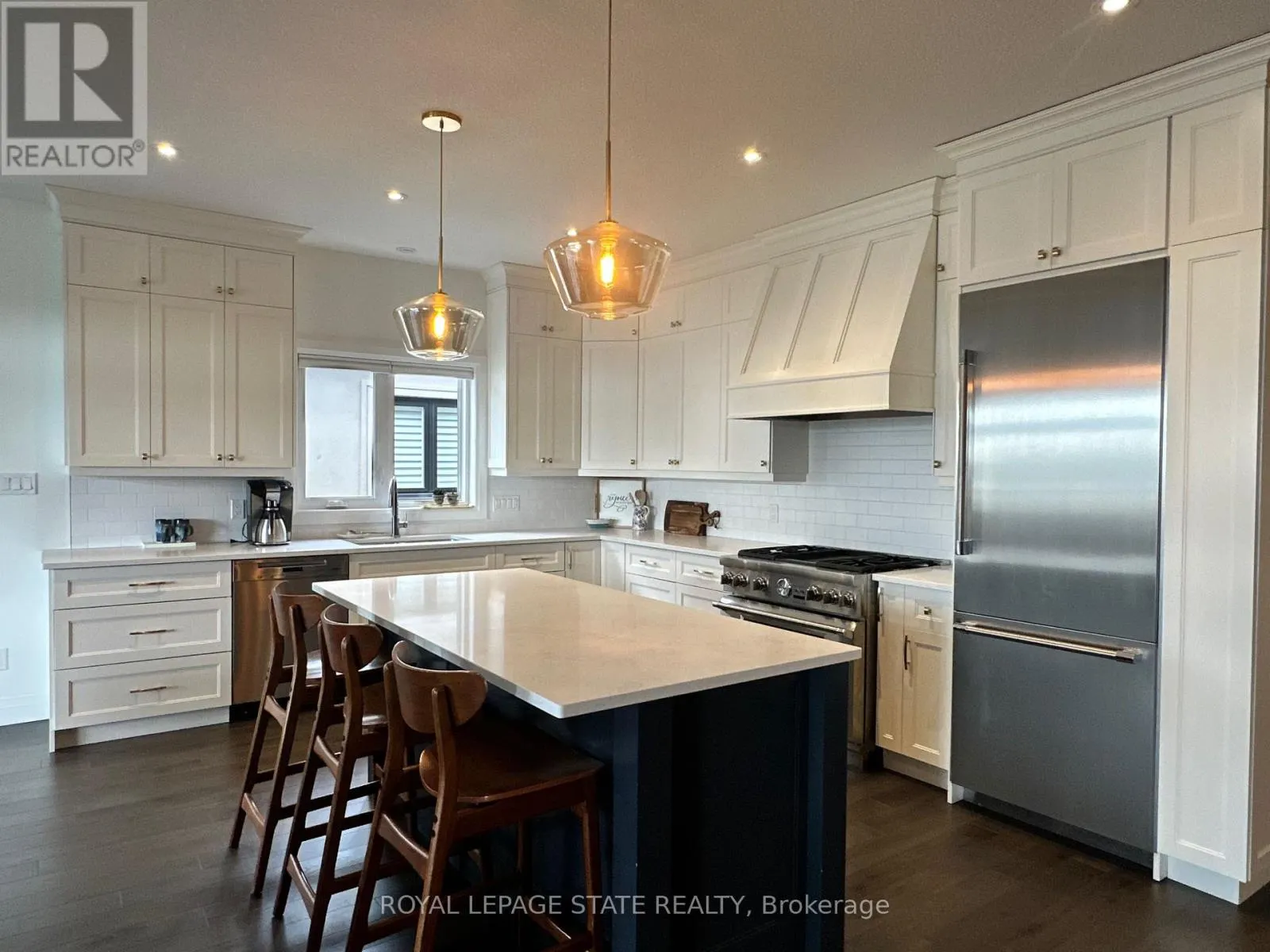 215 MAIN STREET W
