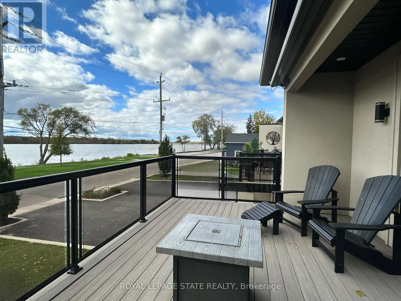 215 MAIN STREET W