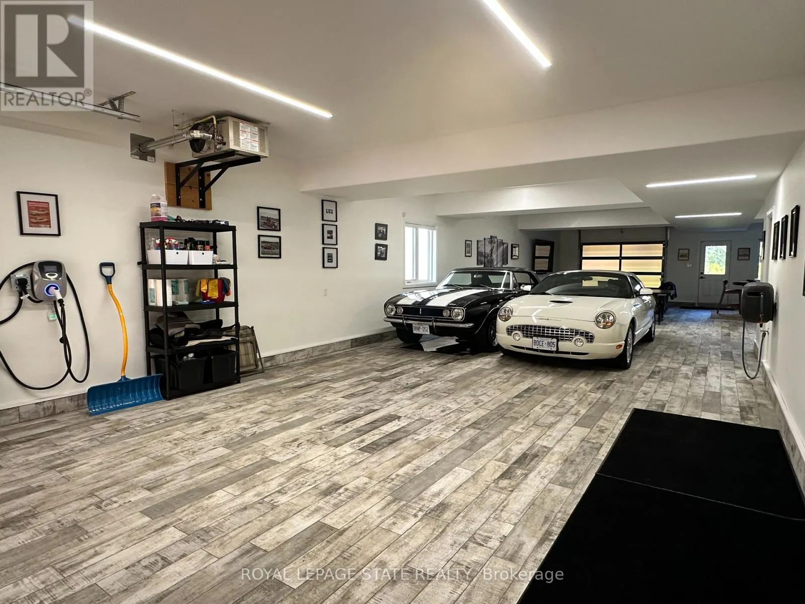 215 MAIN STREET W