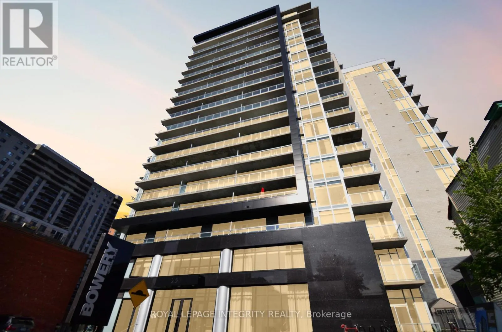 808 - 255 BAY STREET